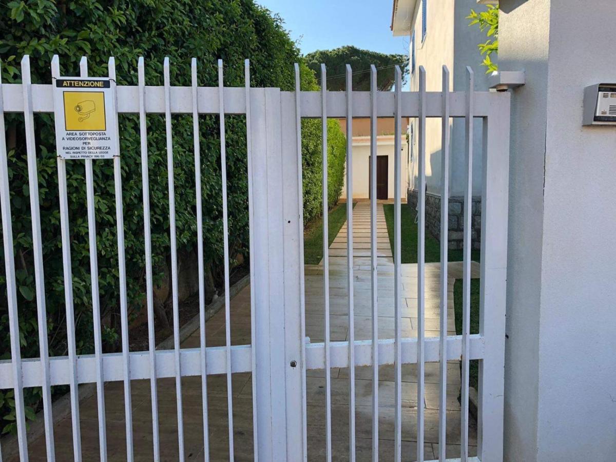 Mondello Beach The House With Green Lawns Villa Exterior photo
